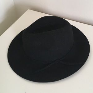 Black fedora hat